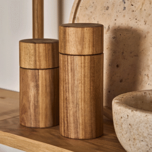 Salt- och pepparkvarn Akacia i minimalistisk design